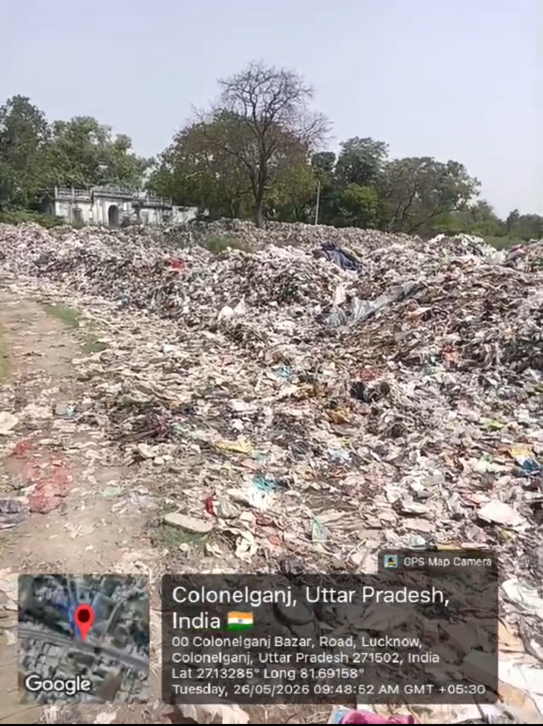 सकरौरा घाट स्थित मंदिर के आस पास नगर पालिका द्वारा लगवाया गया कूड़े का ढेर