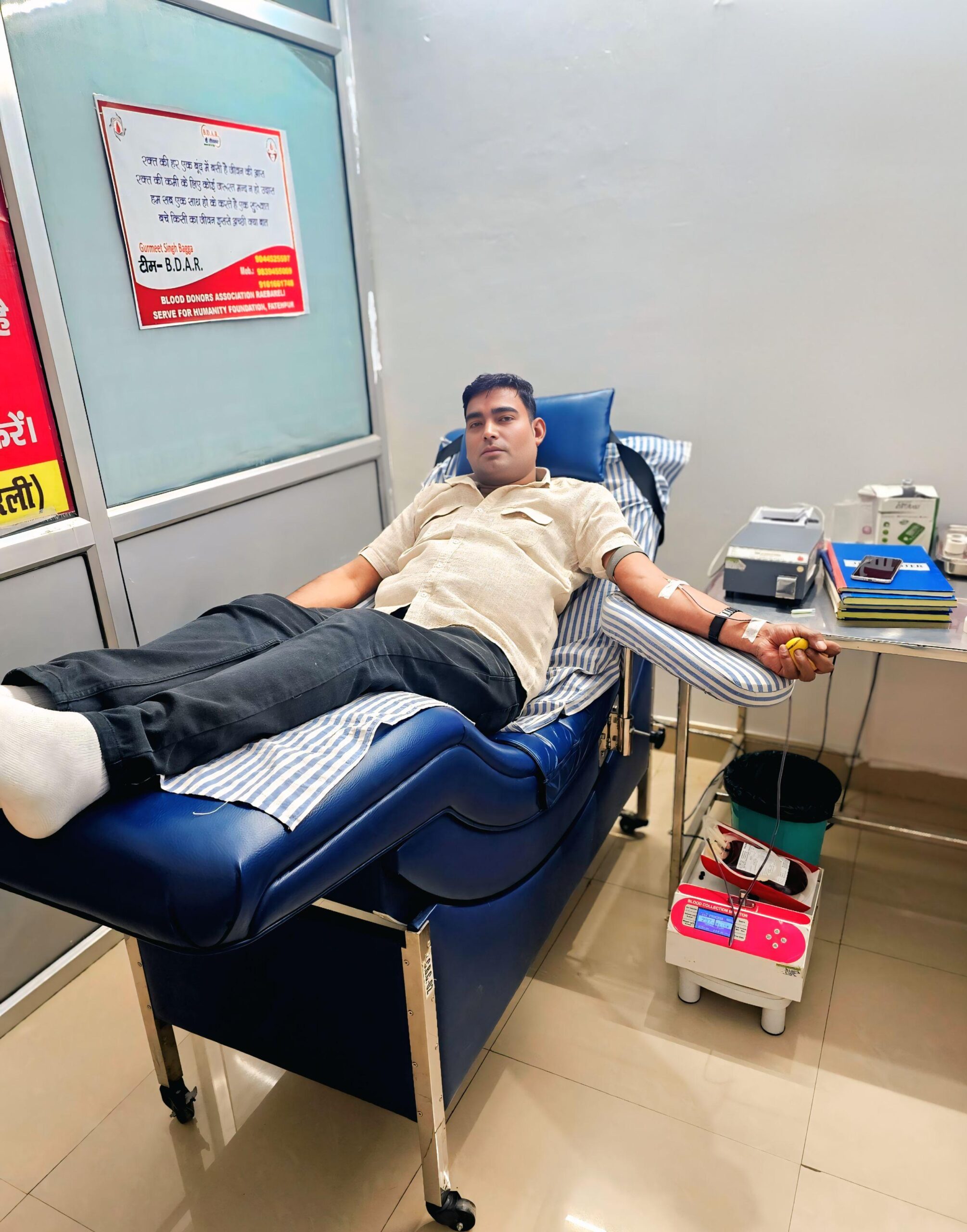 जरूरतमंद मरीज के लिए रक्तदान कर बने मिसाल, शिवम् तिवारी की मानवता की हर ओर सराहना