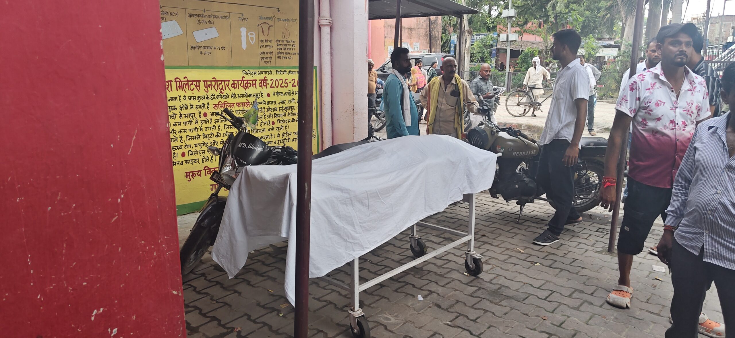 सड़क पर फिसली बाइक, पानी में डूबने से 28 वर्षीय युवक की मौत