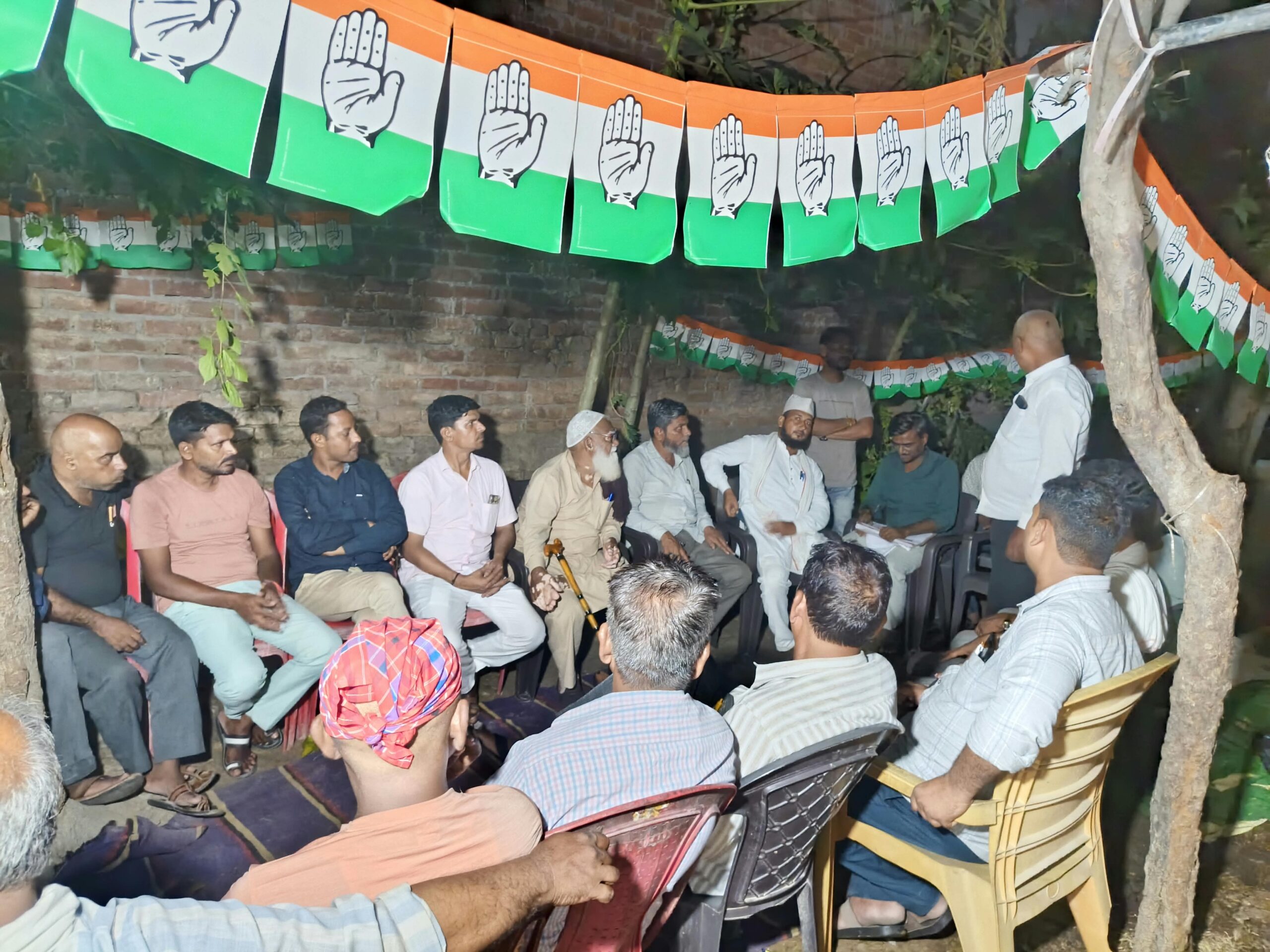 SIR को लेकर कांग्रेस कार्यकर्ताओं ने की चर्चा, मतदाता अधिकारों की रक्षा का लिया संकल्प